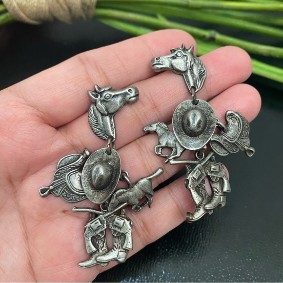 Unique Vintage Pewter Western Horse Saddle Cowboy Hat Boots Gun Charms Earrings - Picture 8 of 11